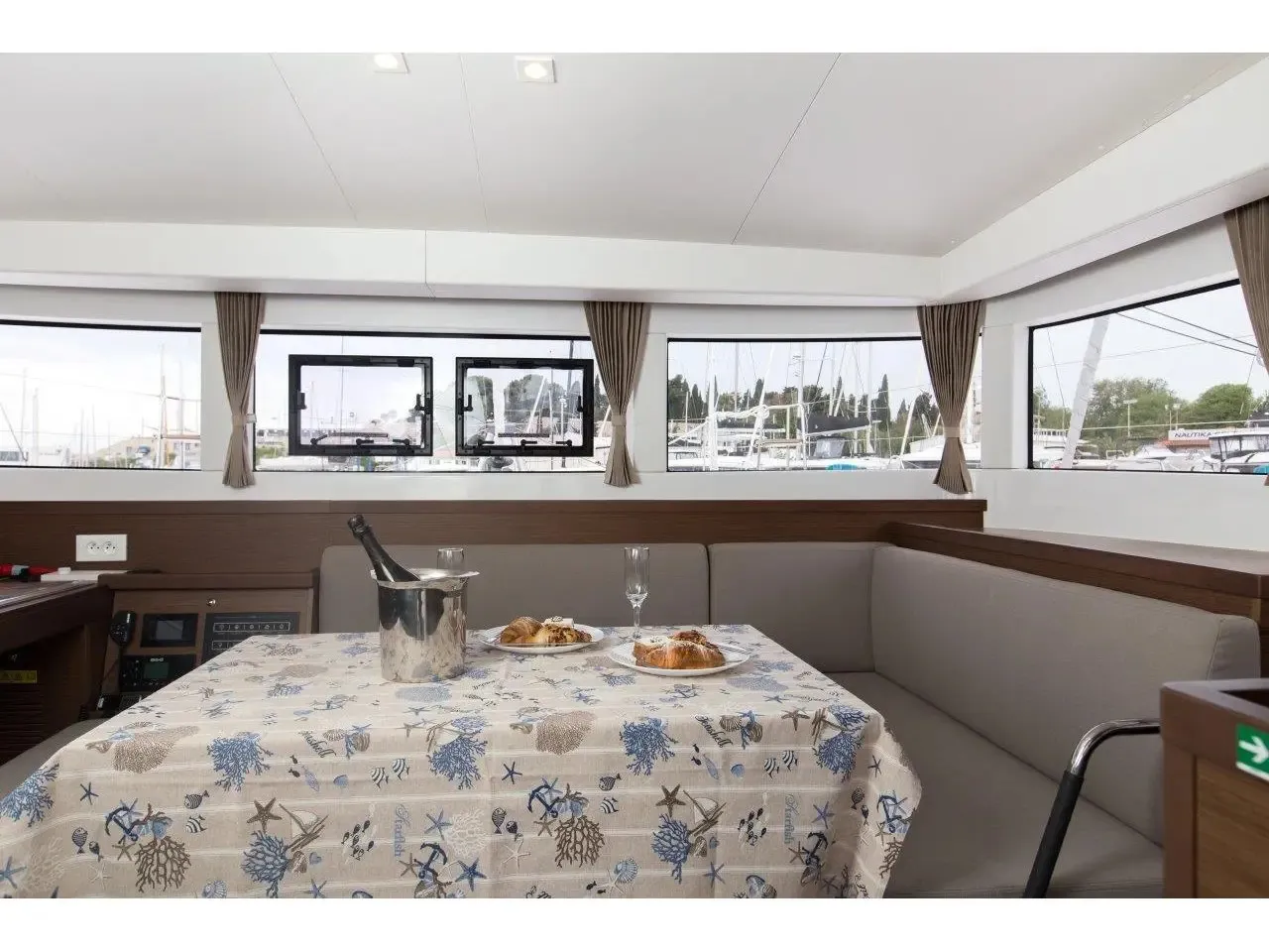 Lagoon 40 Marinero — фотография яхты 10