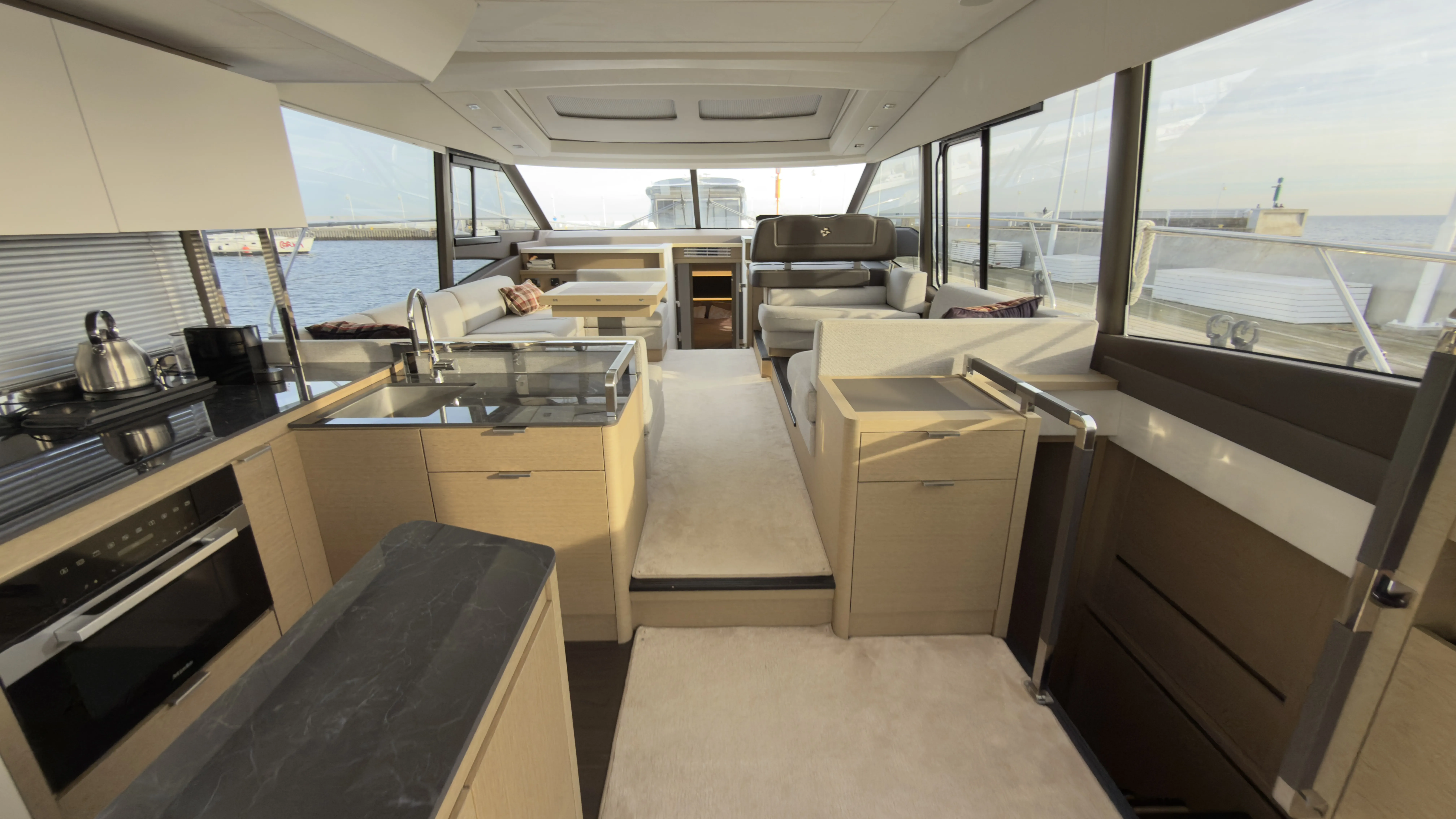 Prestige 590 Fly Premium — фотография яхты 6