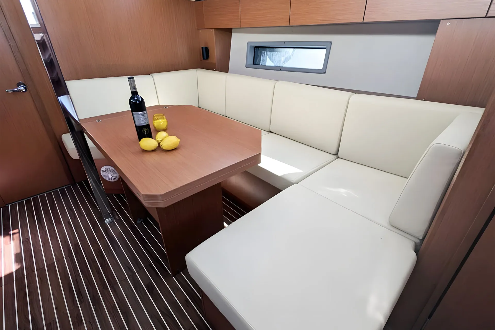 Bavaria C42 Blue Eyes — фотография яхты 18