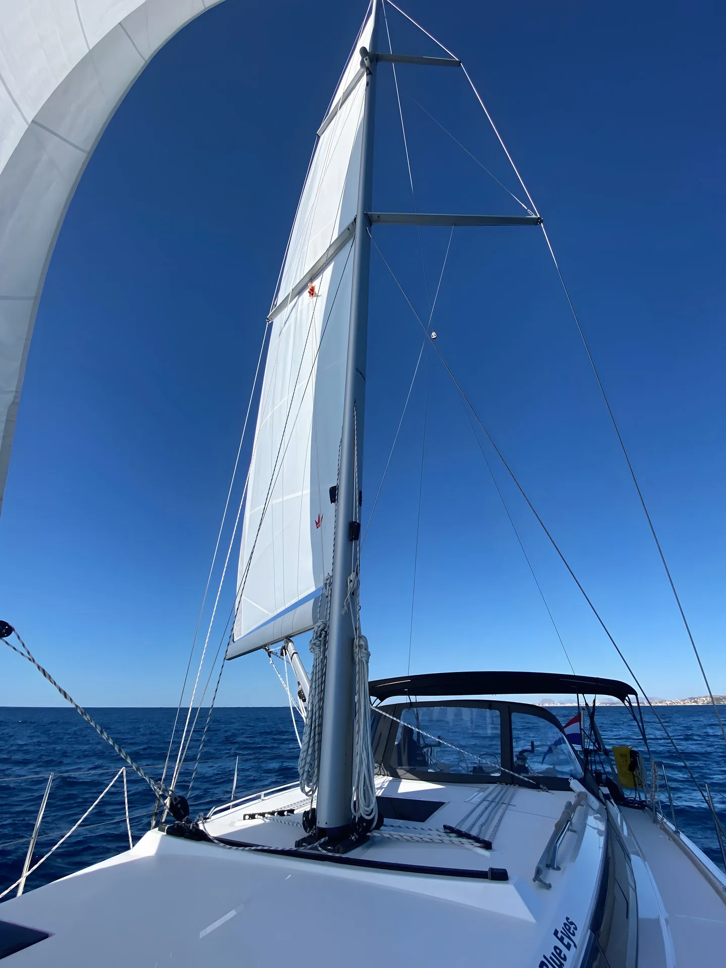 Bavaria C42 Blue Eyes — фотография яхты 19