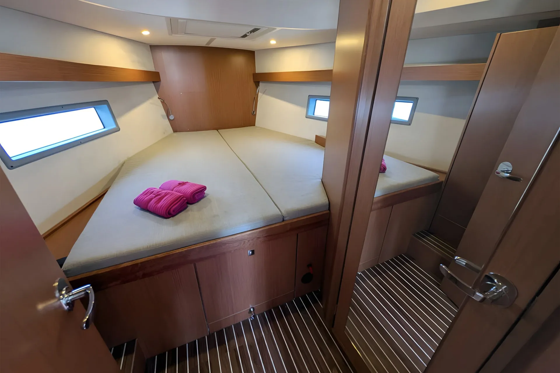 Bavaria C42 Blue Eyes — фотография яхты 9