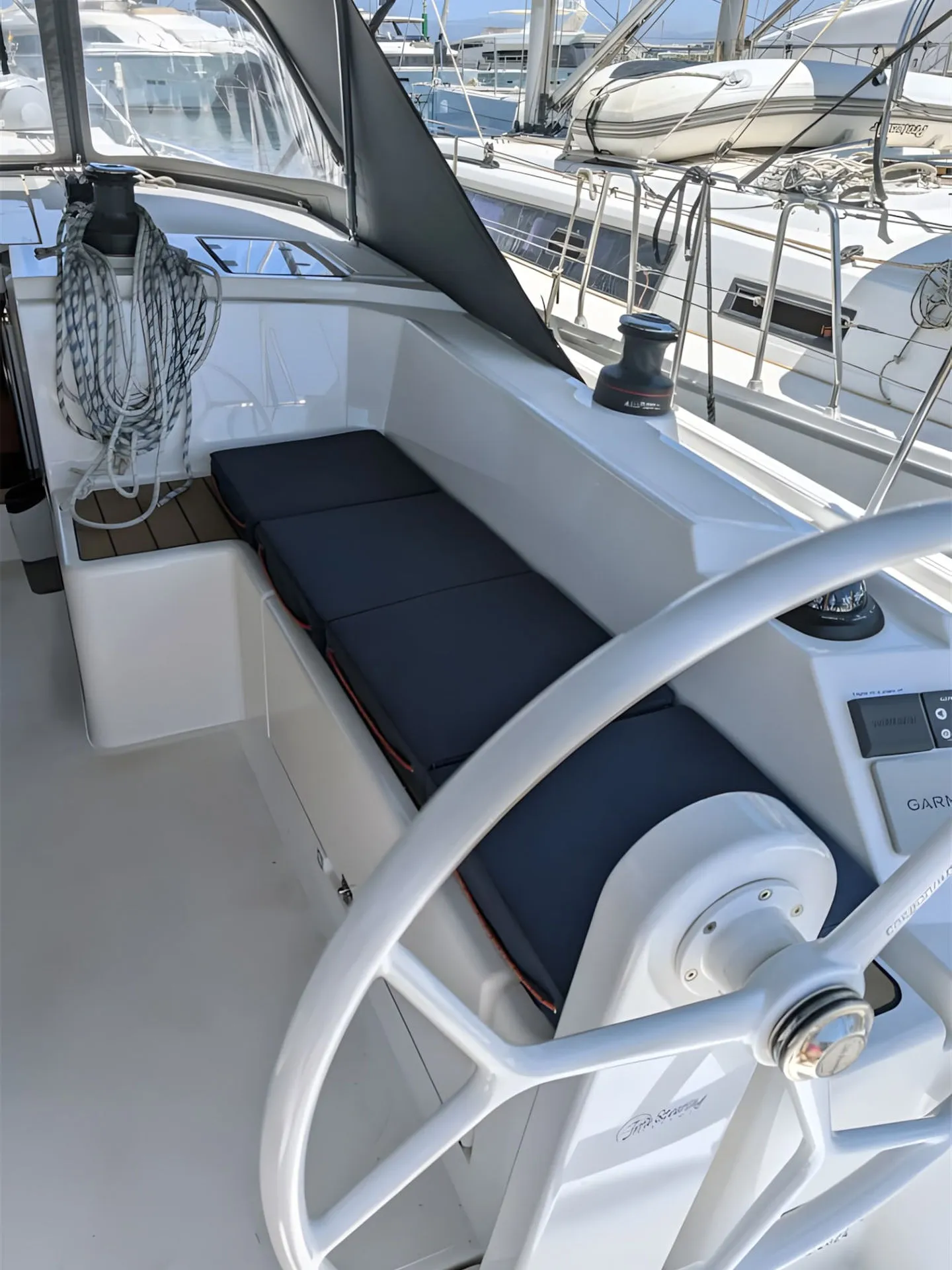 Bavaria C42 Blue Eyes — фотография яхты 14
