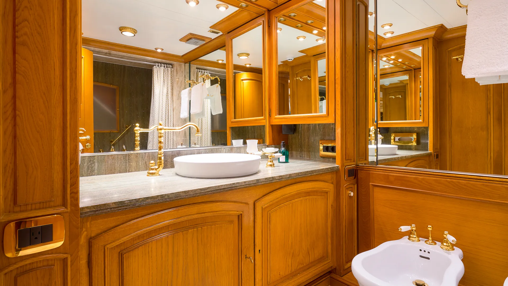 Benetti Classic 115 To je to — fotografie jachty 22