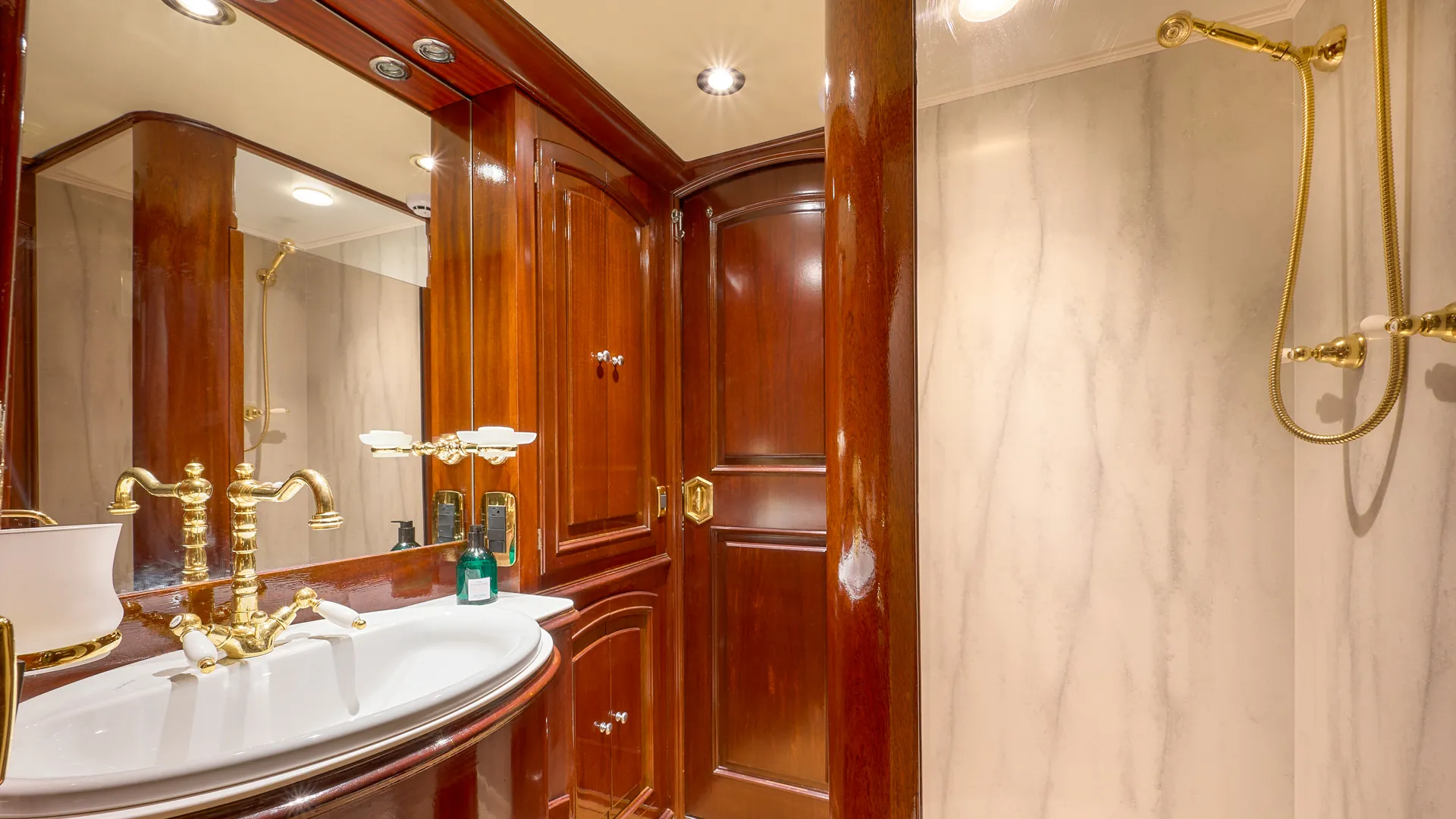 Benetti Classic 115 To je to — fotografie jachty 17