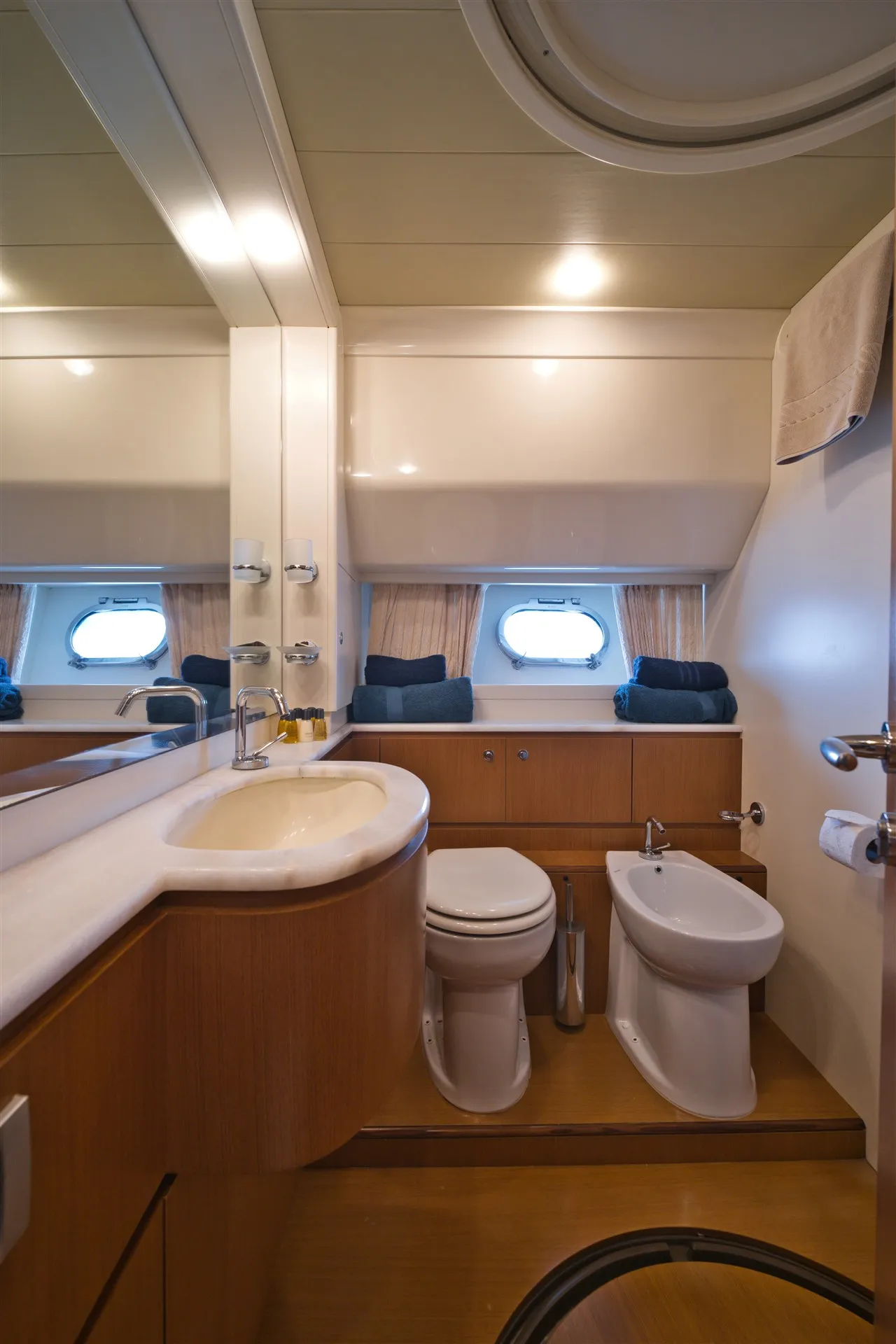 Ferretti 681 Dominique — yacht photo 2