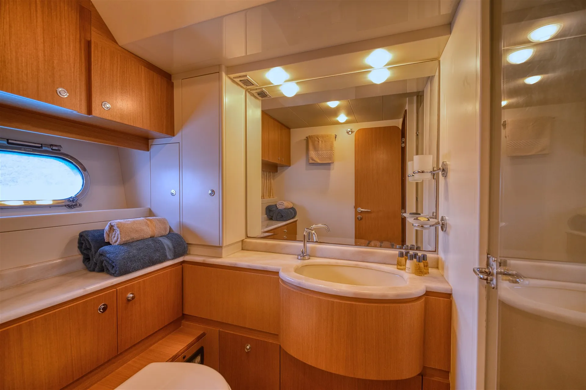 Ferretti 681 Dominique — yacht photo 60