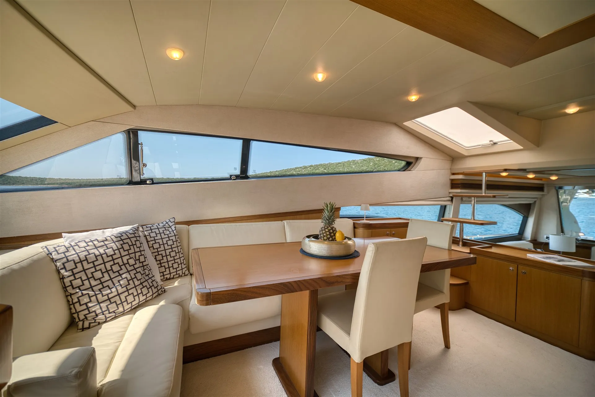 Ferretti 681 Dominique — yacht photo 6