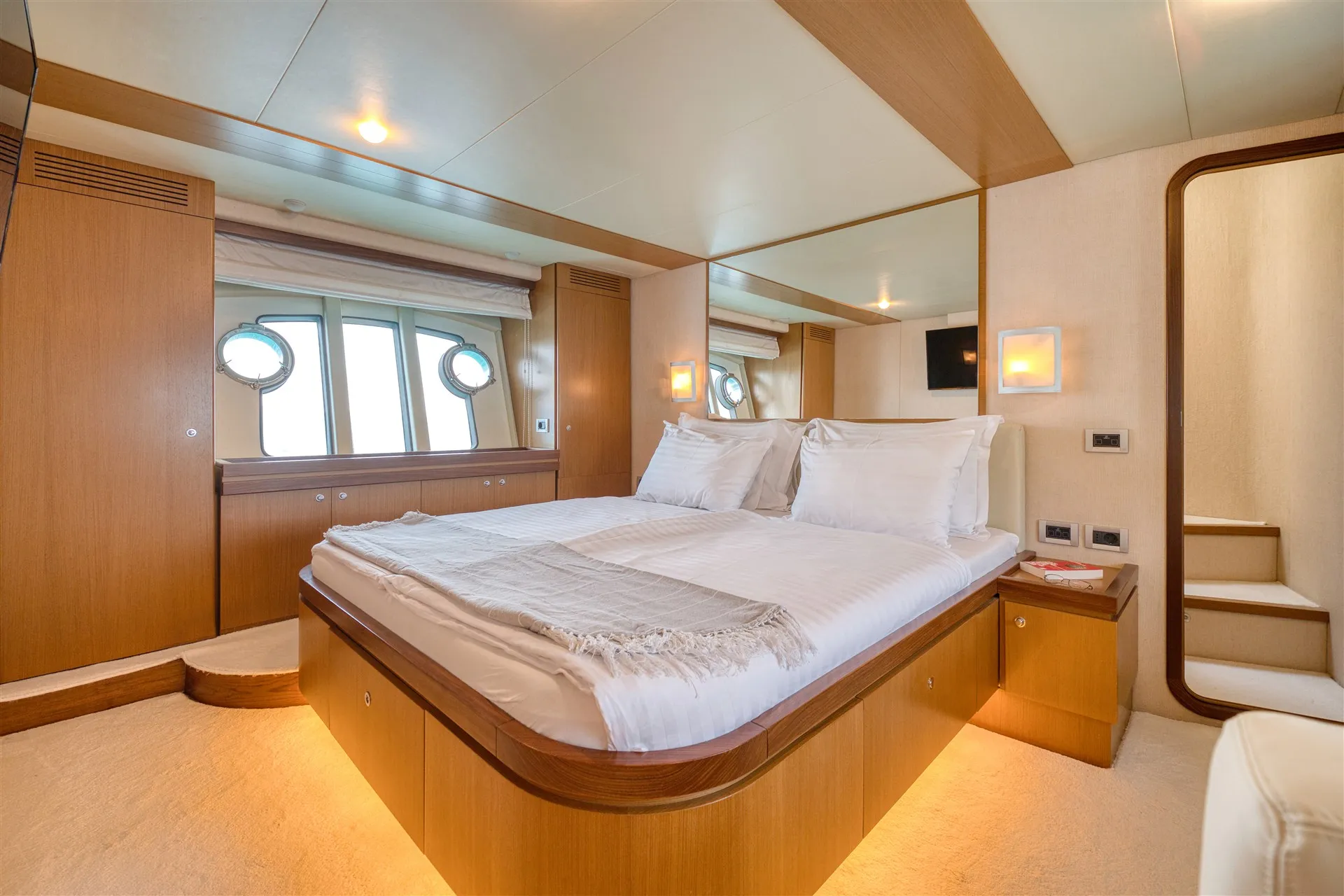 Ferretti 681 Dominique — yacht photo 17