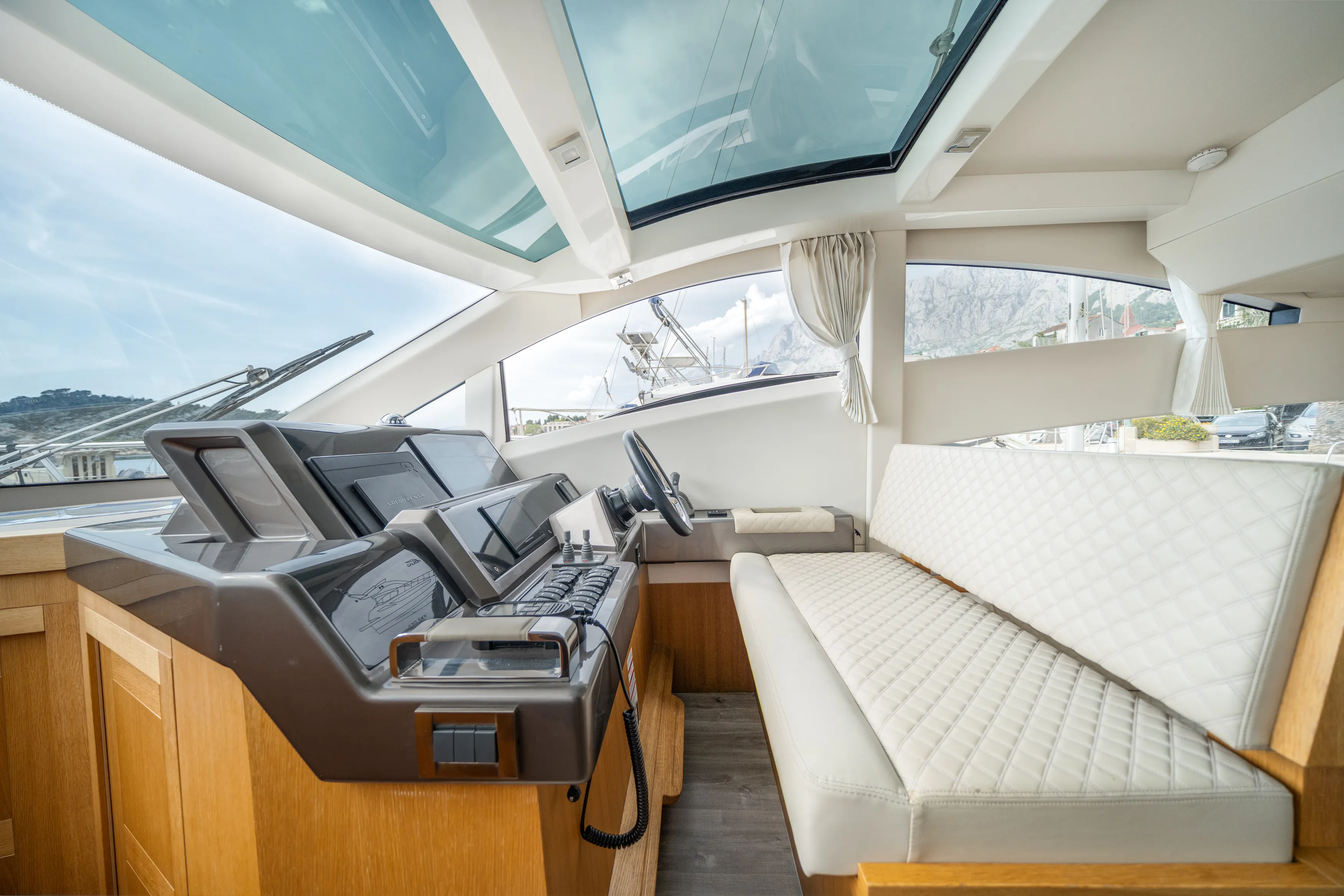 Galeon 430 Skydeck Bellagio — yacht photo 2
