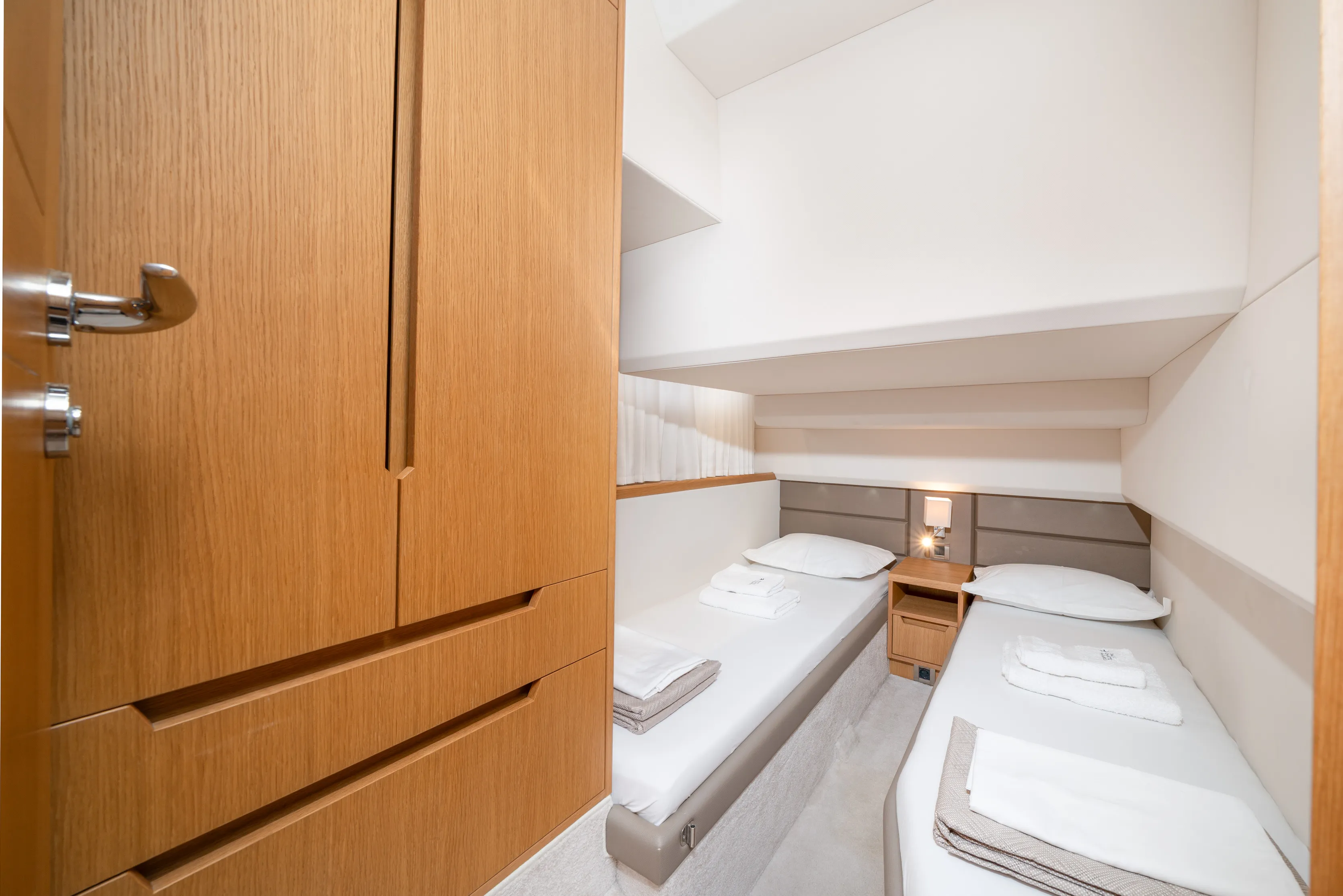 Galeon 430 Skydeck Bellagio — yacht photo 8