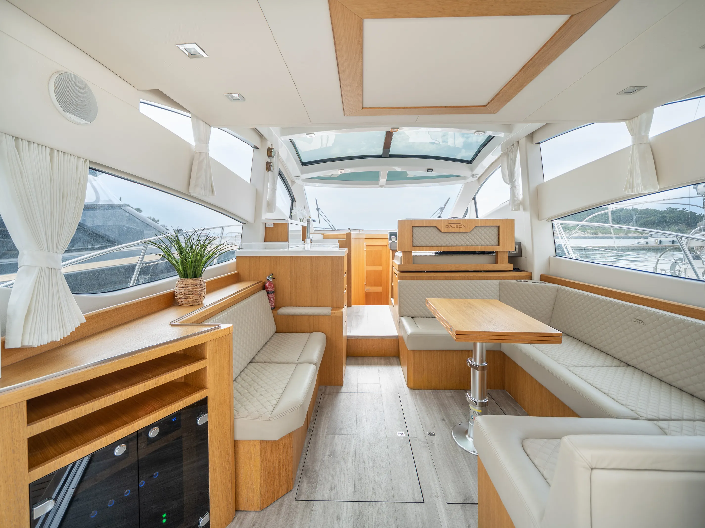 Galeon 430 Skydeck Bellagio — yacht photo 3