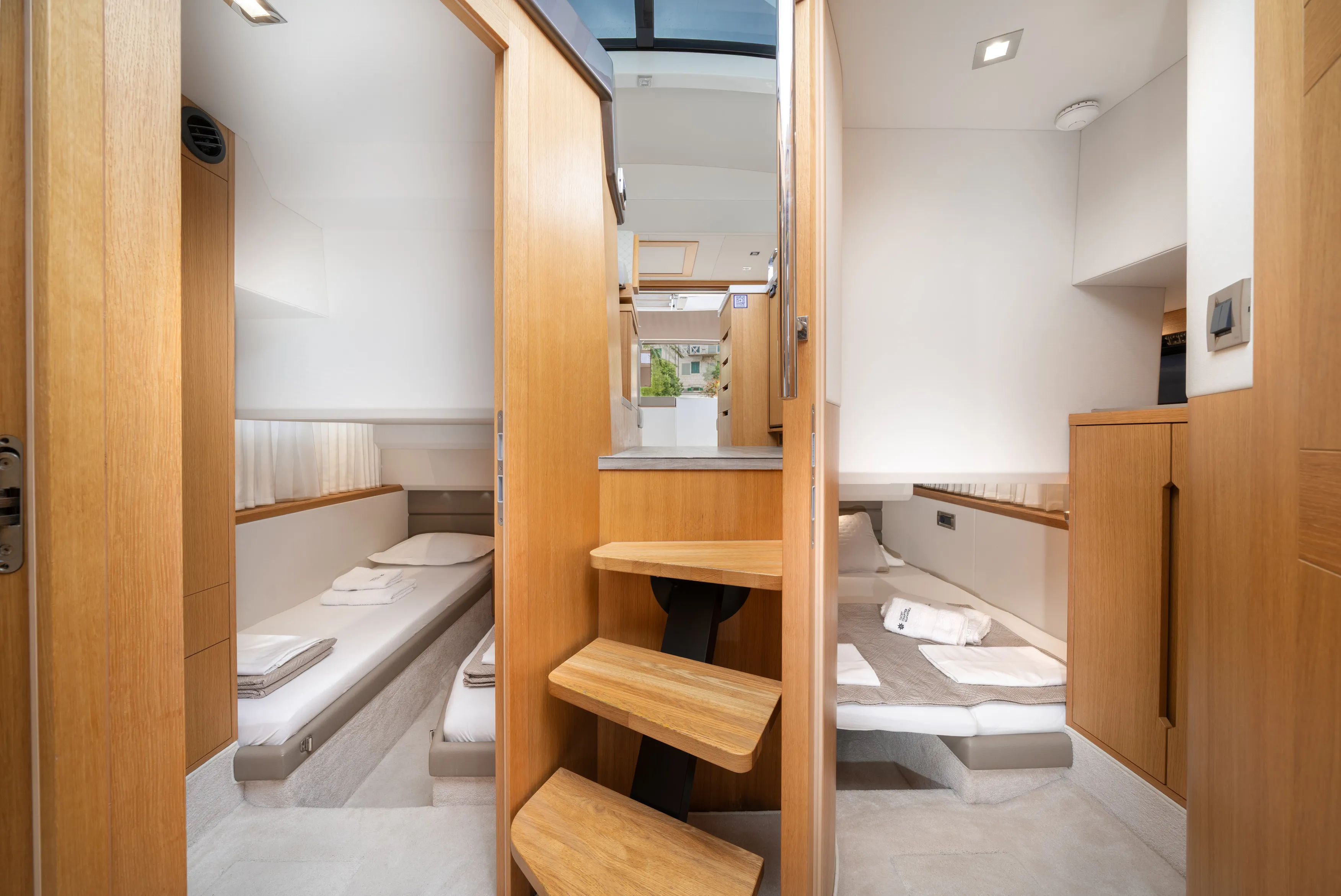 Galeon 430 Skydeck Bellagio — yacht photo 11