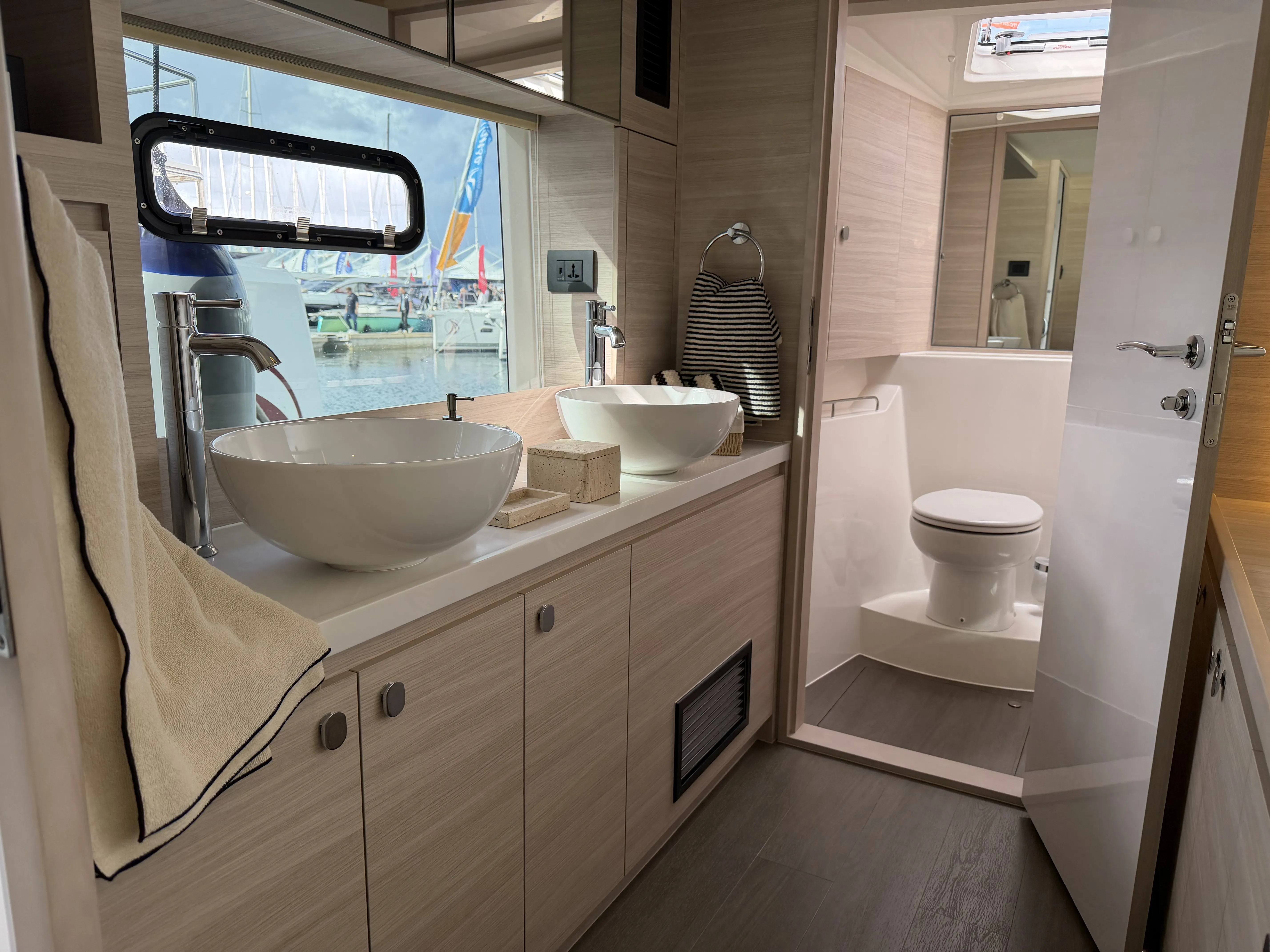 Aquila 50 Yacht Infinity I — jahifoto 2