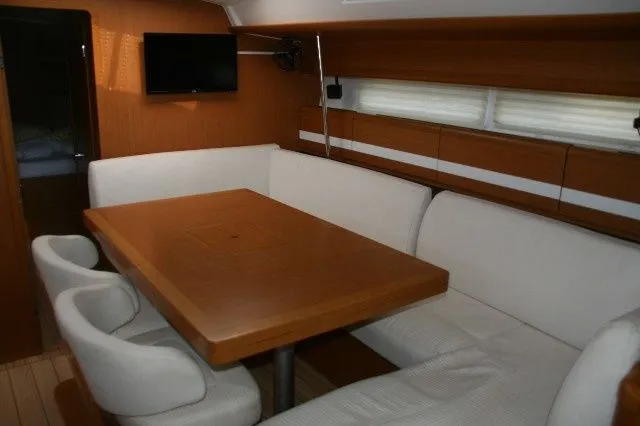 Jeanneau 53 Trinity — yacht photo 3