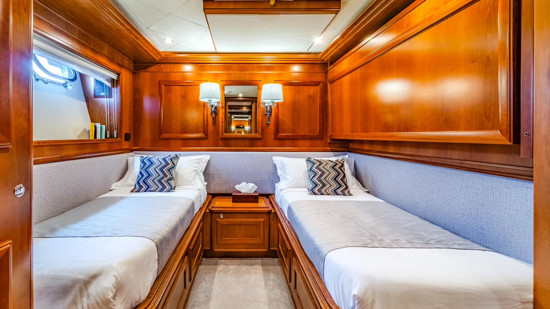 Motoryacht Klobuk — yacht photo 2