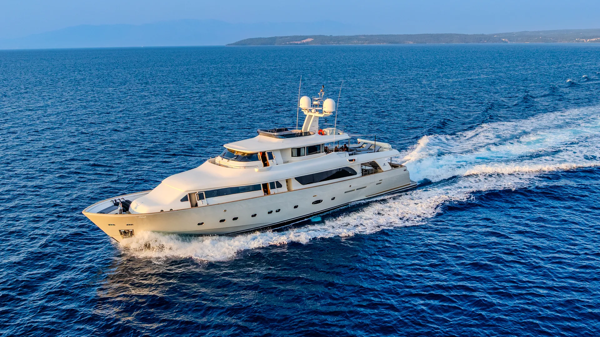 Motoryacht Klobuk — yacht photo 11