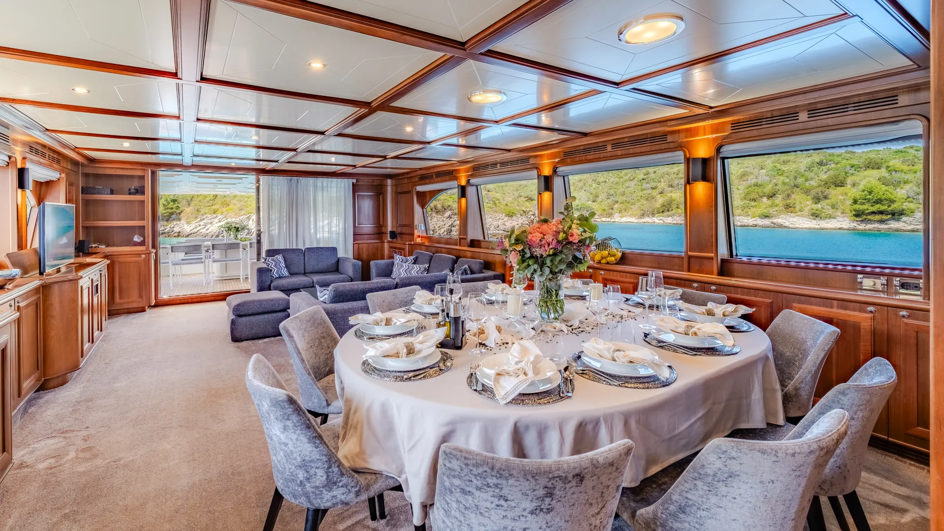 Motoryacht Klobuk — yacht photo 24