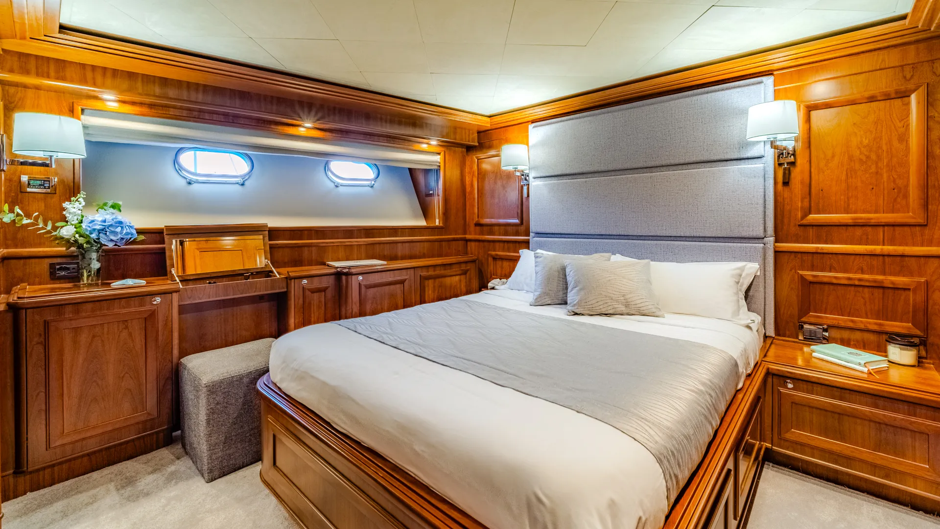 Motoryacht Klobuk — yacht photo 34