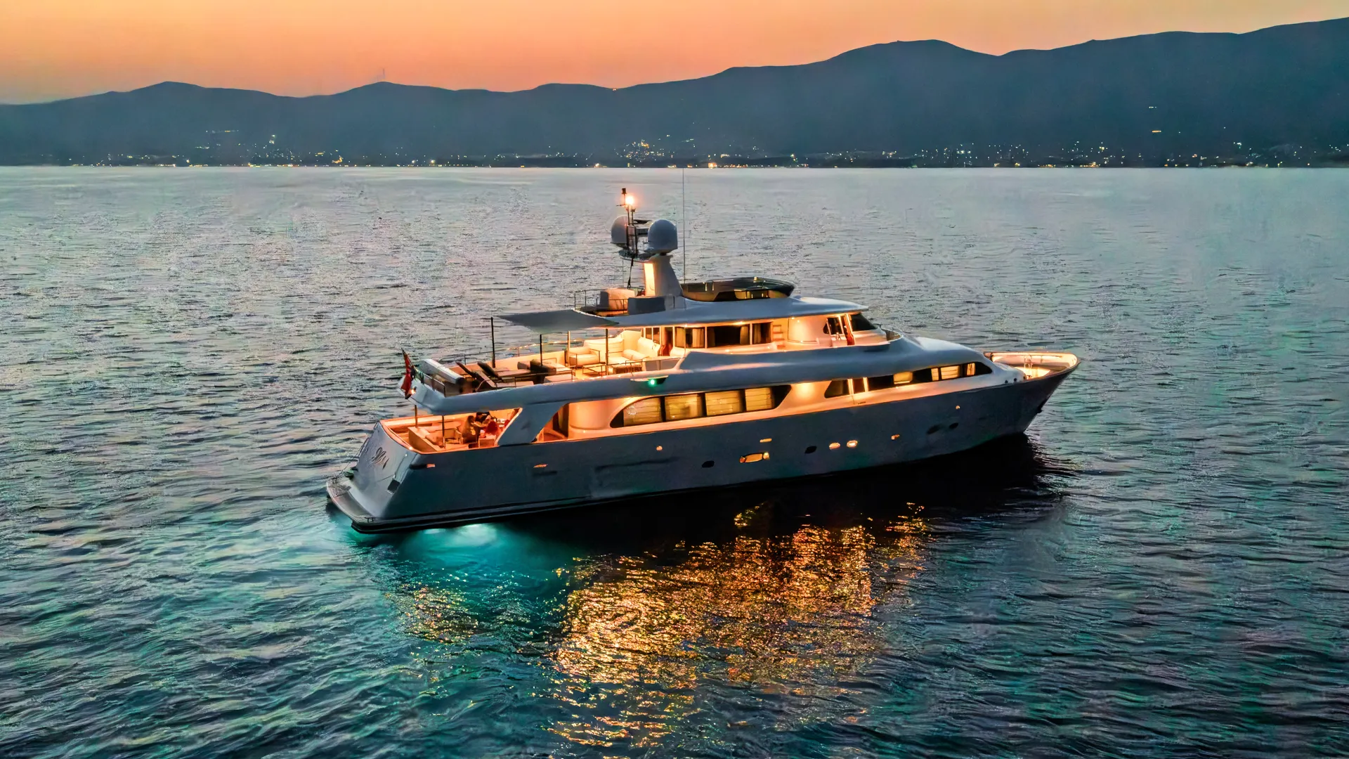 Motoryacht Klobuk — yacht photo 16