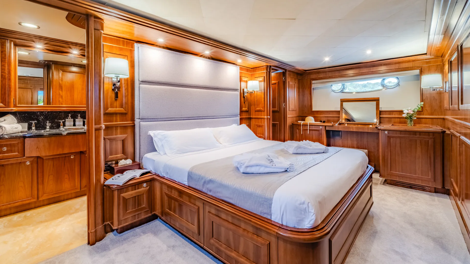 Motoryacht Klobuk — yacht photo 20