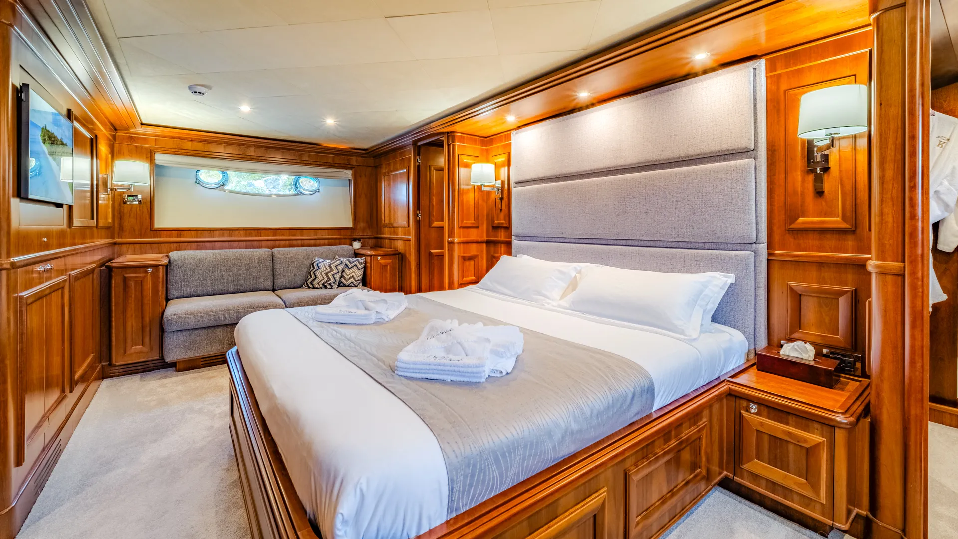 Motoryacht Klobuk — yacht photo 21