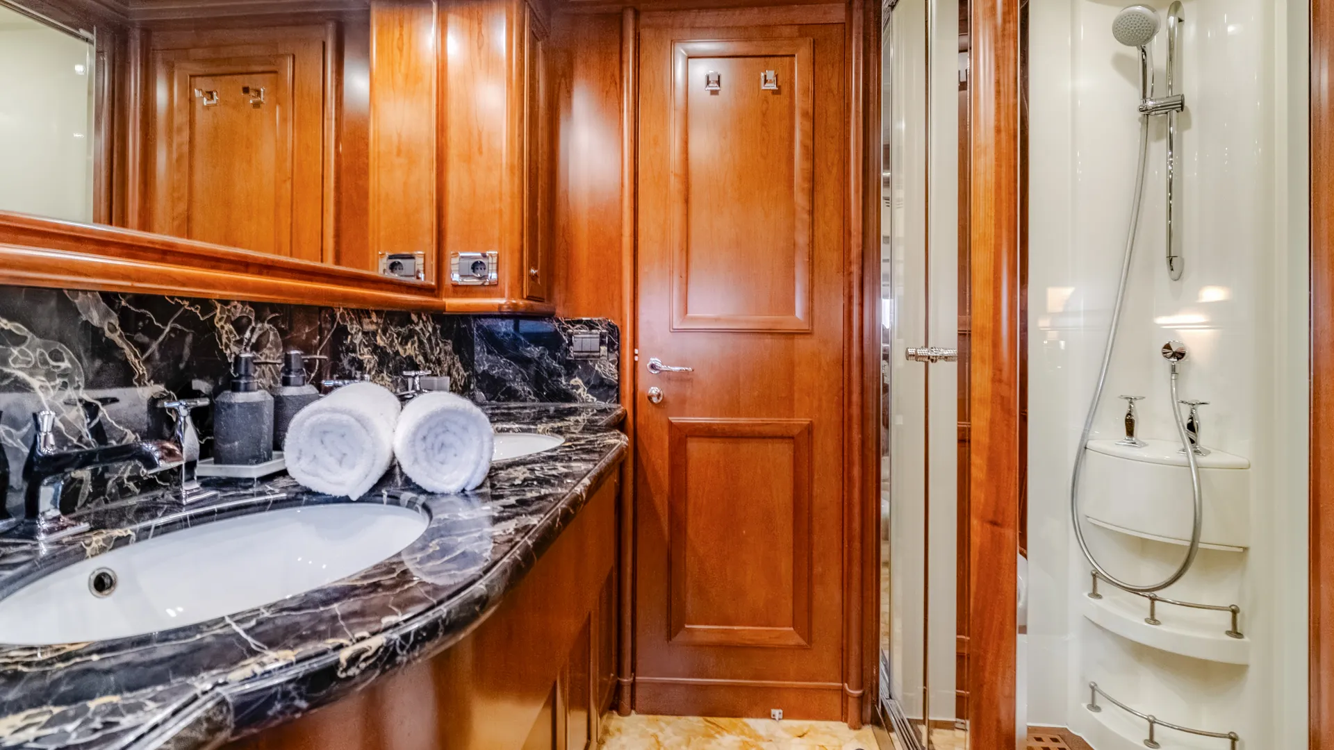 Motoryacht Klobuk — yacht photo 18