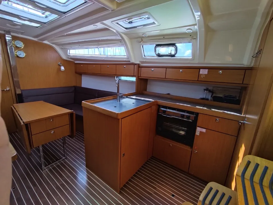 Bavaria 37 Cruiser Andrelli — jahtikuva 6