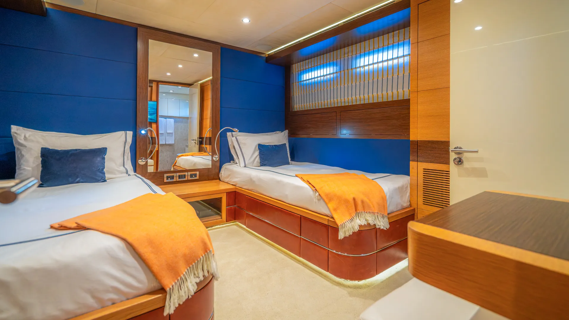 Motoryacht Silent World — yacht photo 48