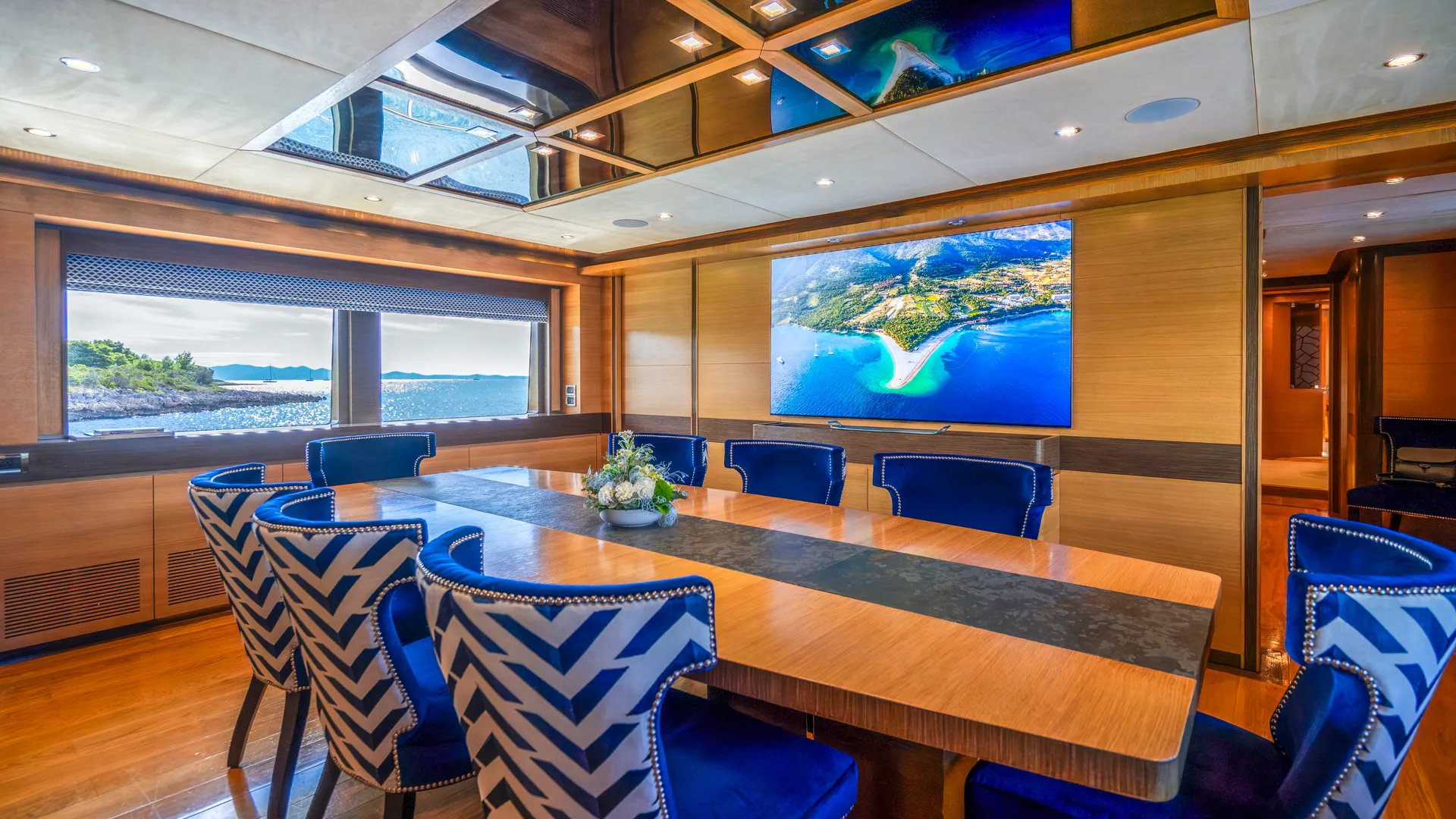 Motoryacht Silent World — yacht photo 40