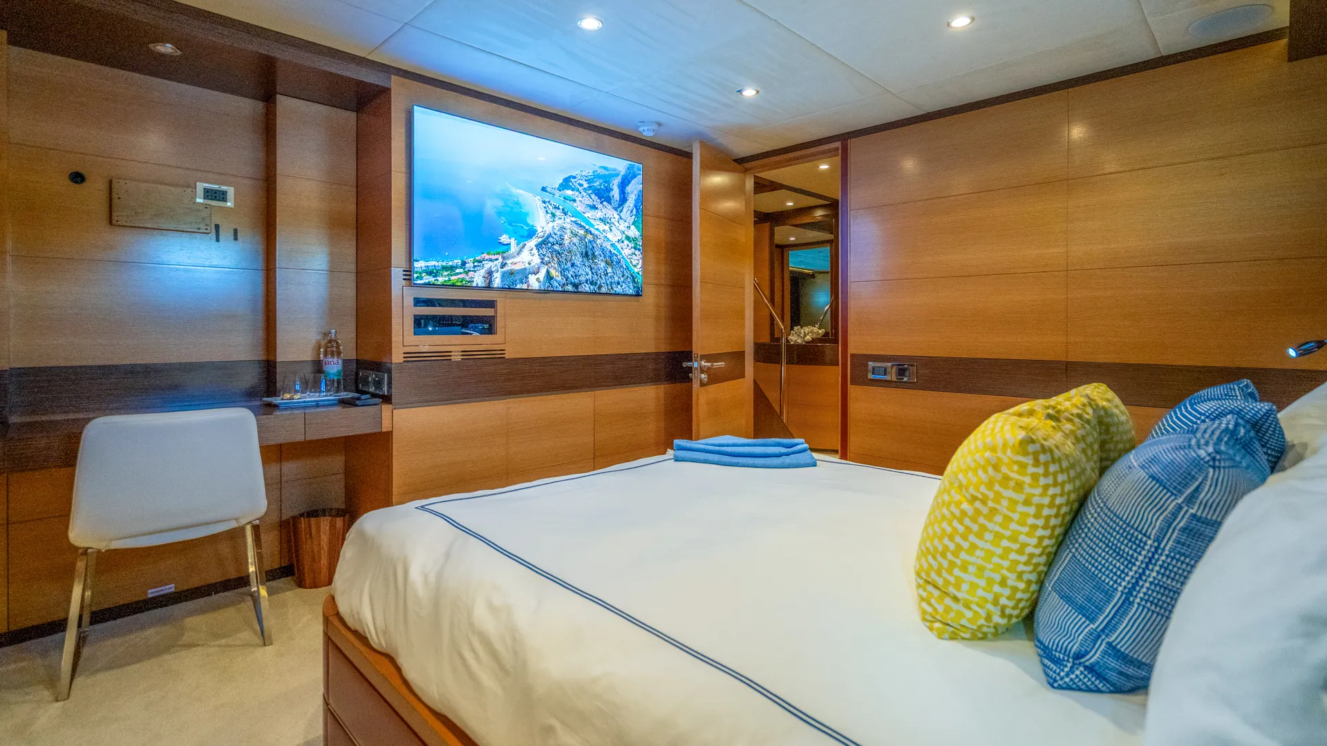 Motoryacht Silent World — yacht photo 27