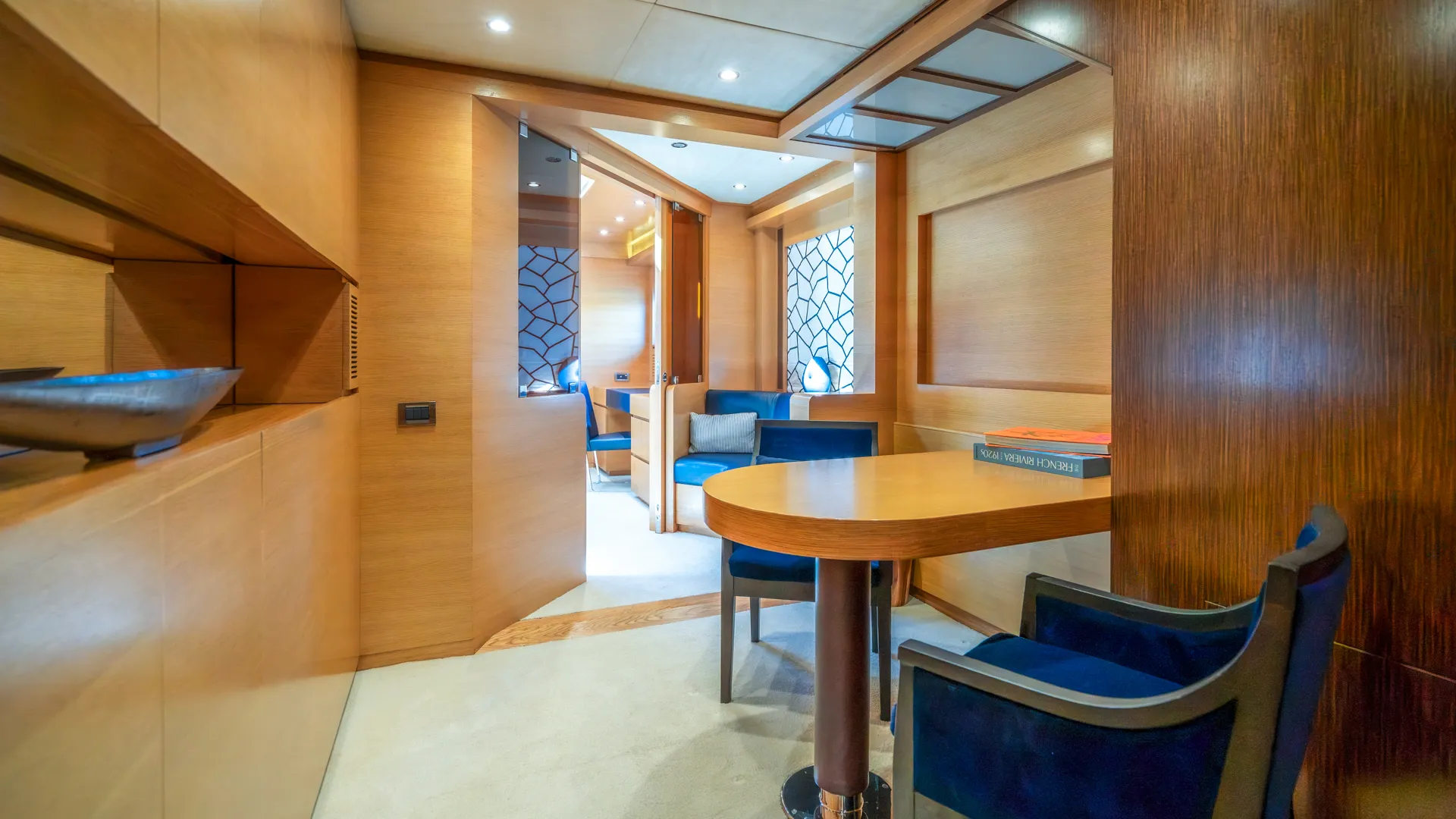 Motoryacht Silent World — yacht photo 24