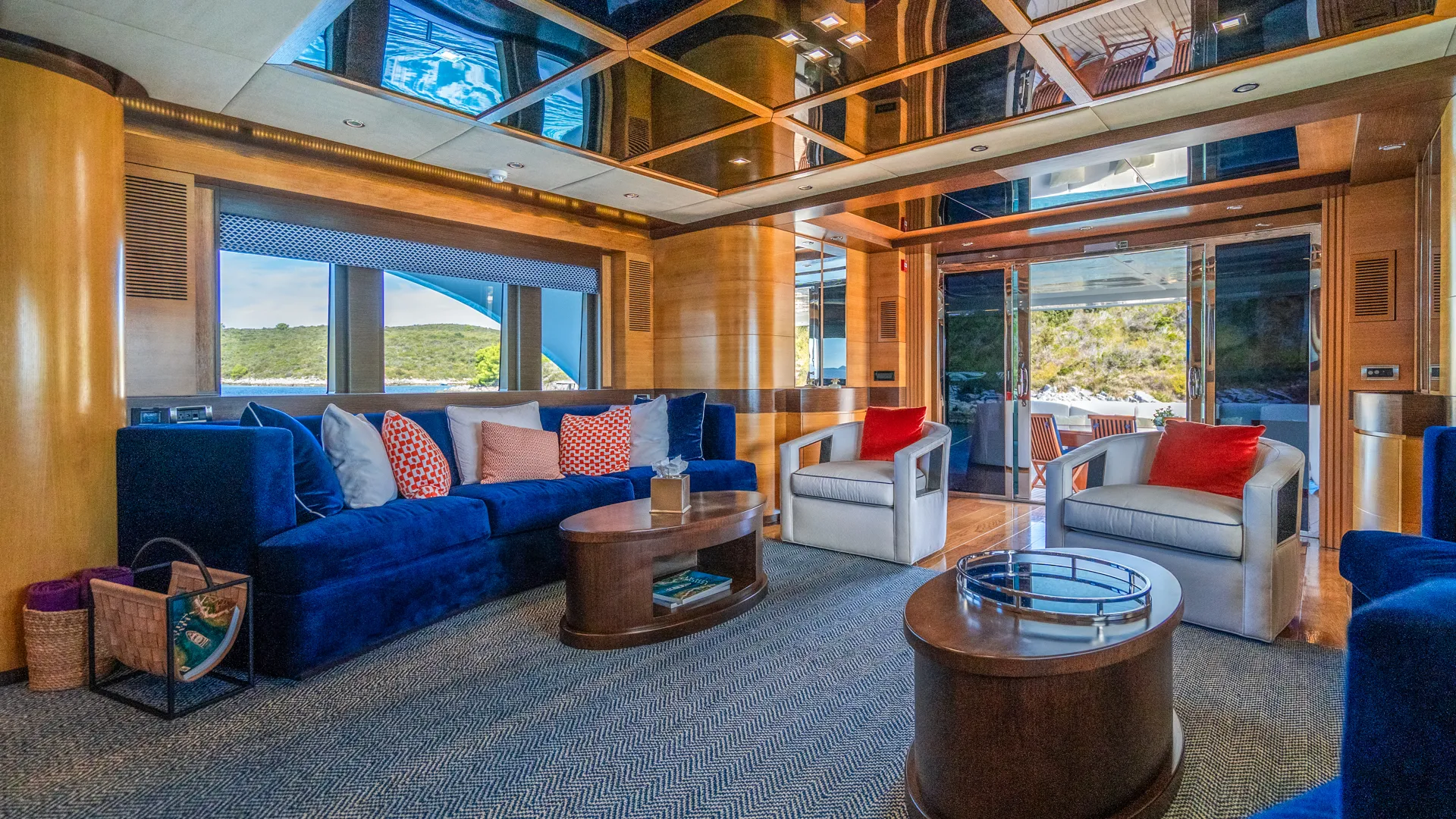 Motoryacht Silent World — yacht photo 16