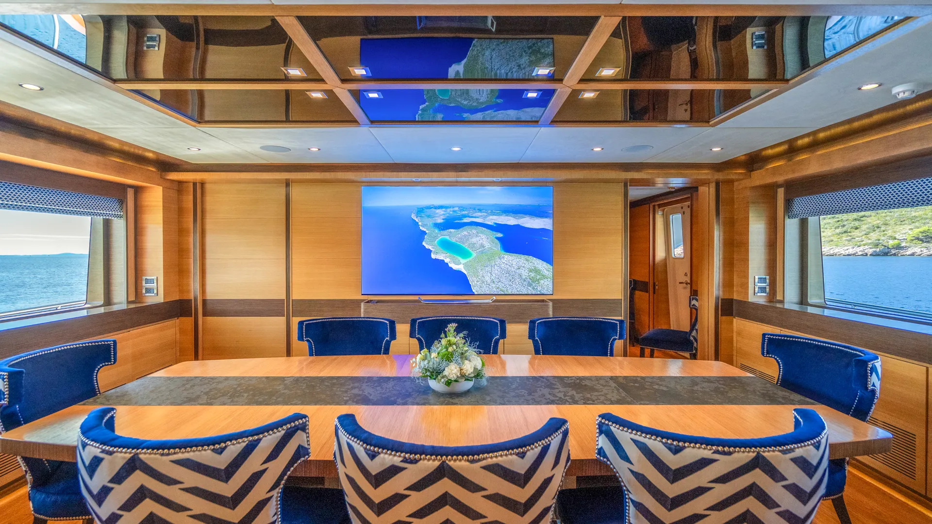 Motoryacht Silent World — yacht photo 28