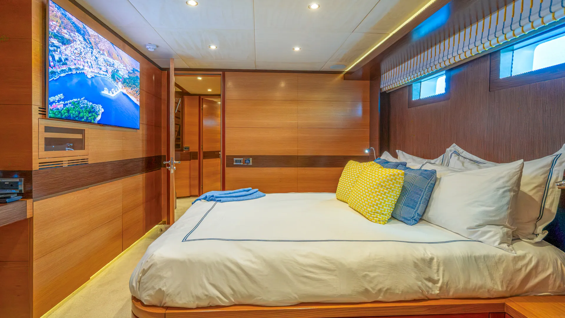 Motoryacht Silent World — yacht photo 19