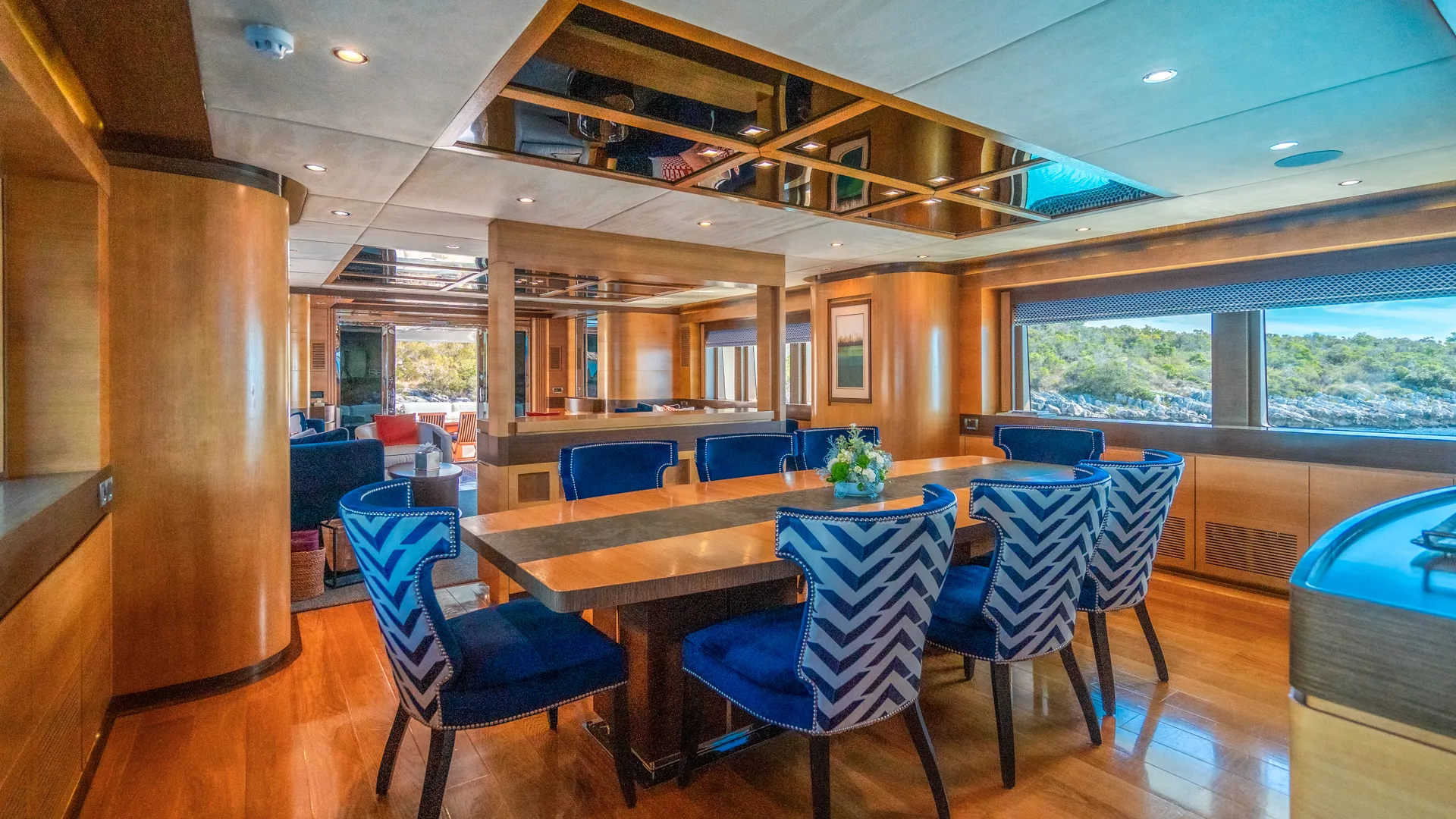Motoryacht Silent World — yacht photo 3