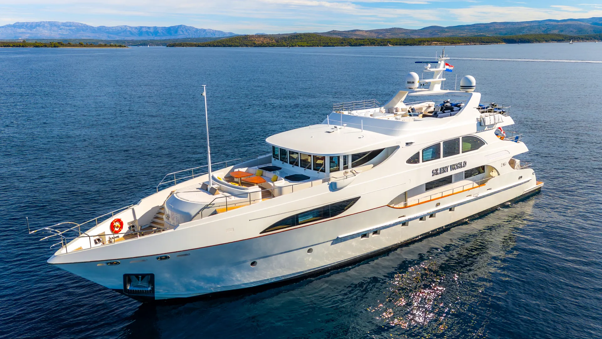 Motoryacht Silent World — yacht photo 39