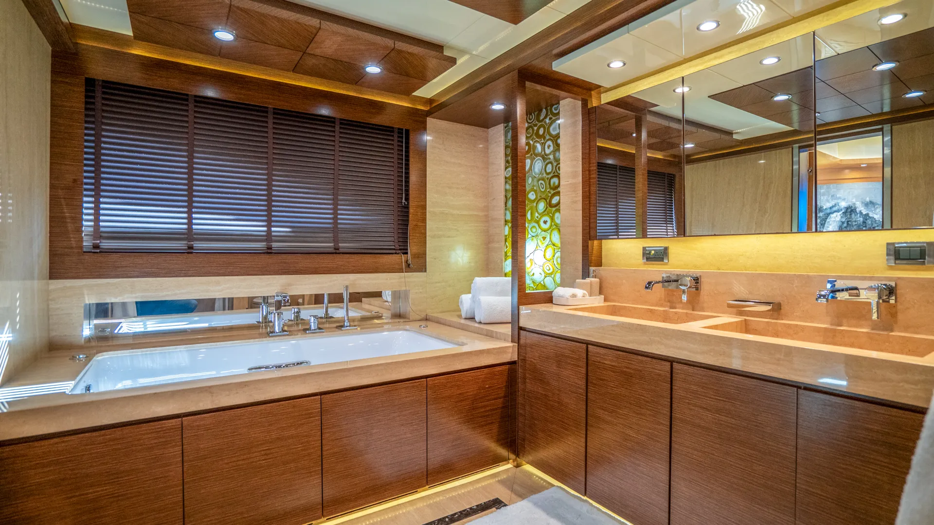 Motoryacht Silent World — yacht photo 5