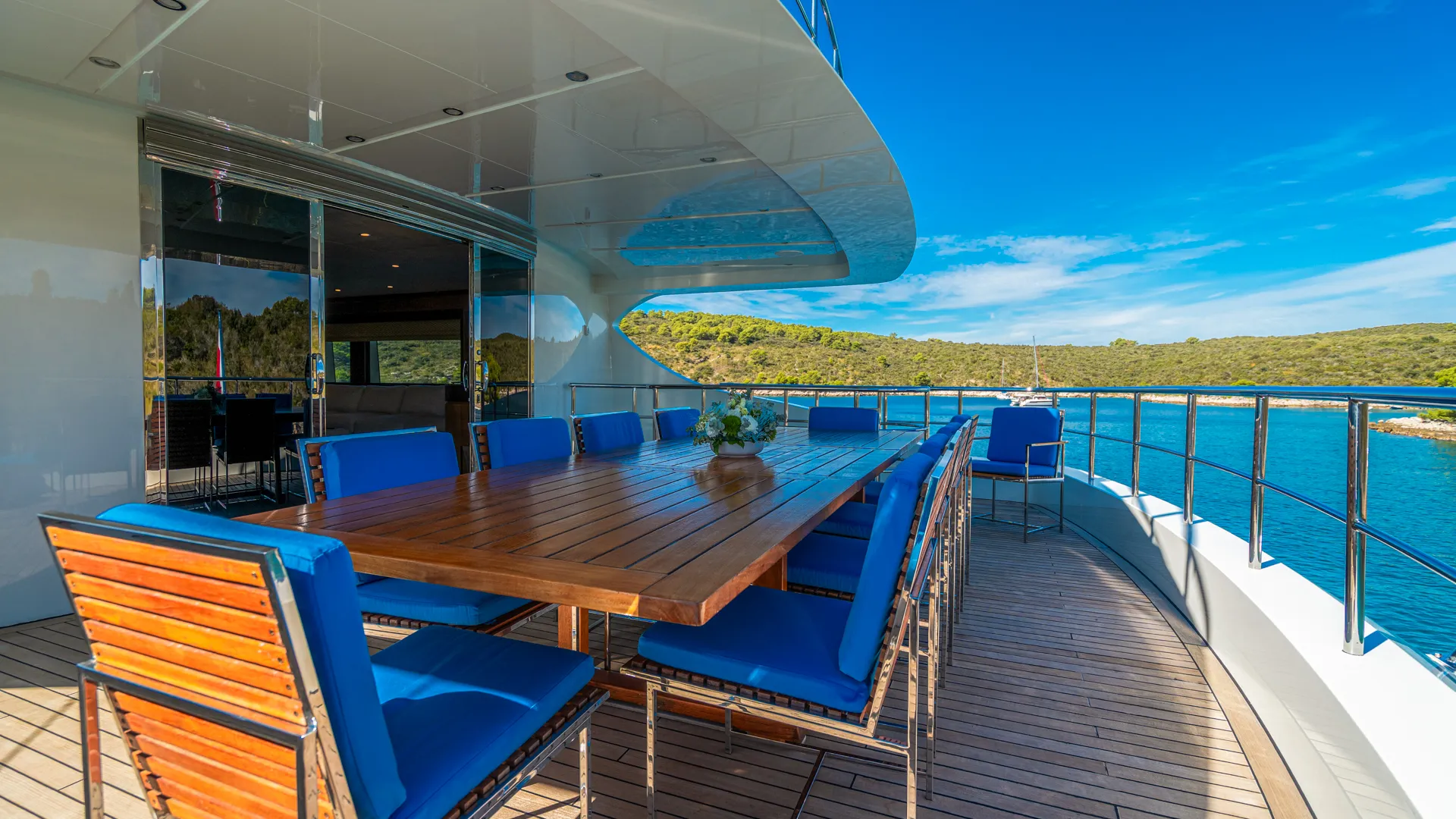 Motoryacht Silent World — yacht photo 12