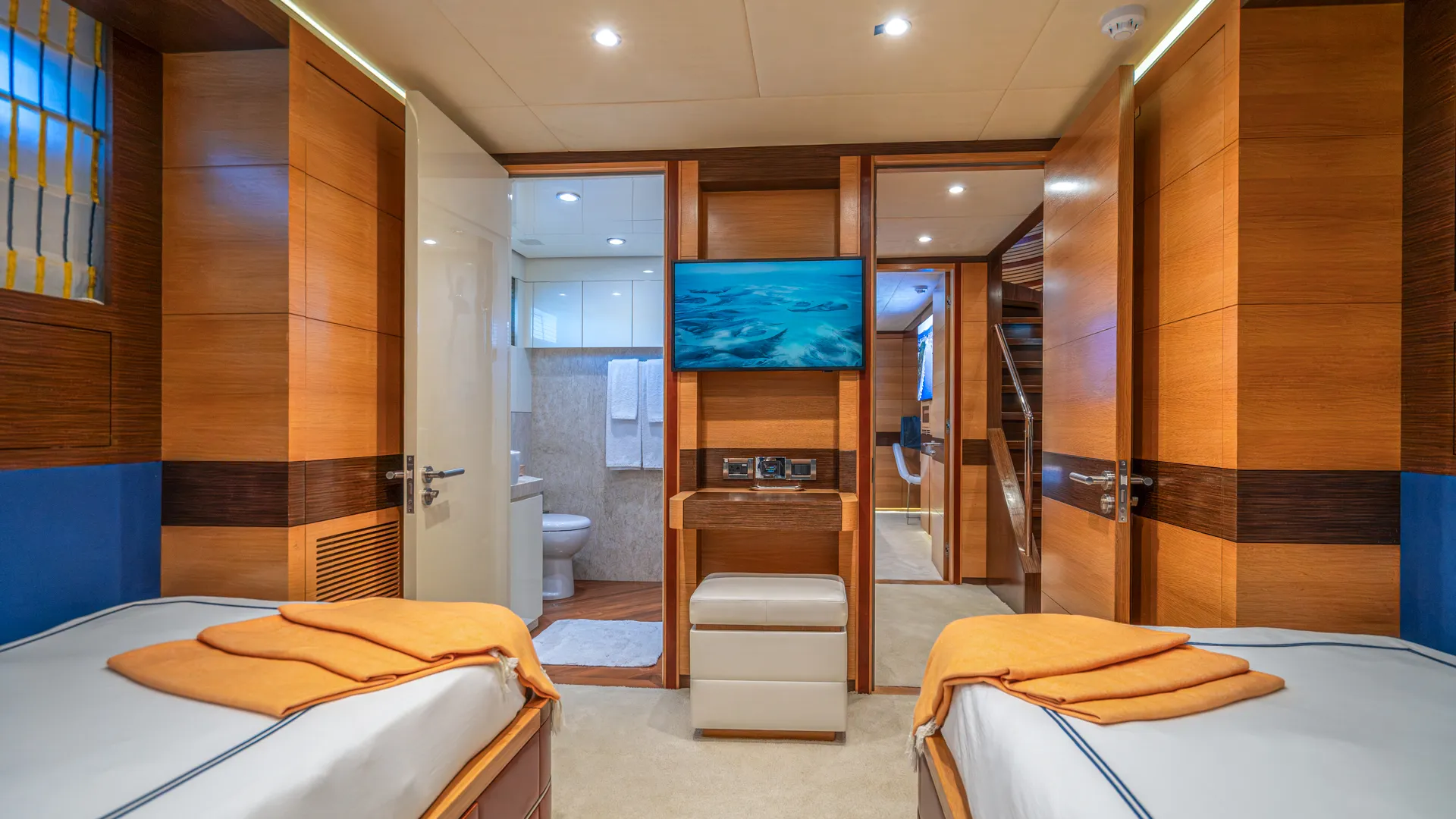 Motoryacht Silent World — yacht photo 8