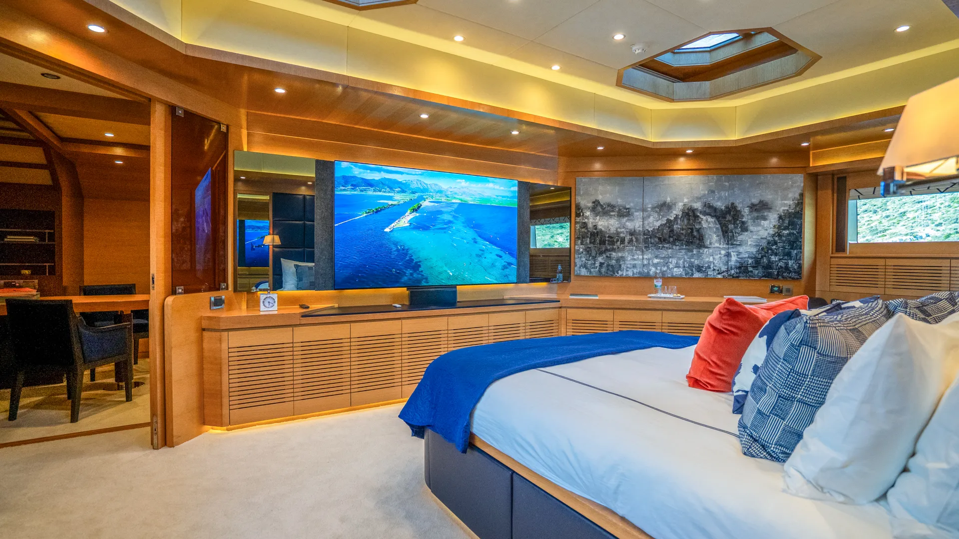 Motoryacht Silent World — yacht photo 11