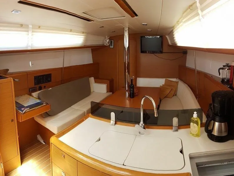 Sun Odyssey 379 B'Elli — jahtikuva 7