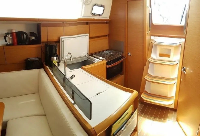 Sun Odyssey 379 B'Elli — jahtikuva 4