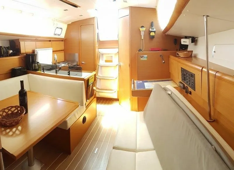 Sun Odyssey 379 B'Elli — jahtikuva 2