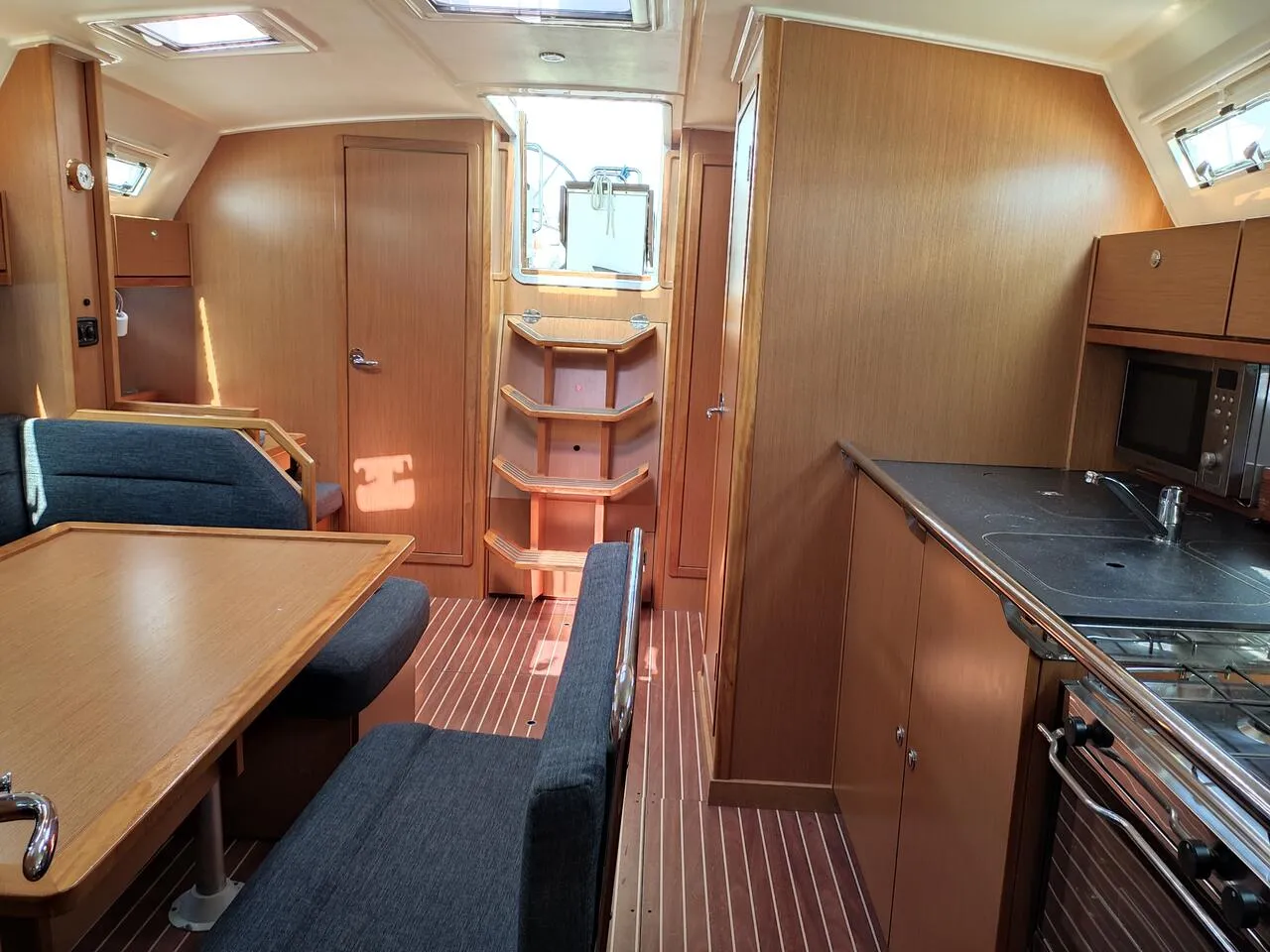 Bavaria Cruiser 40 Isabelli — jahtikuva 5