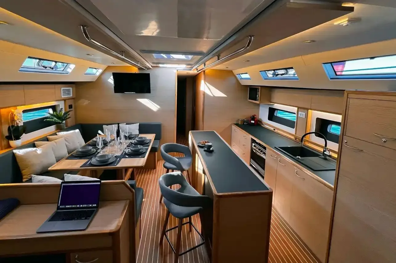 D&D Kufner 57 MARE VITAE — yacht photo 2