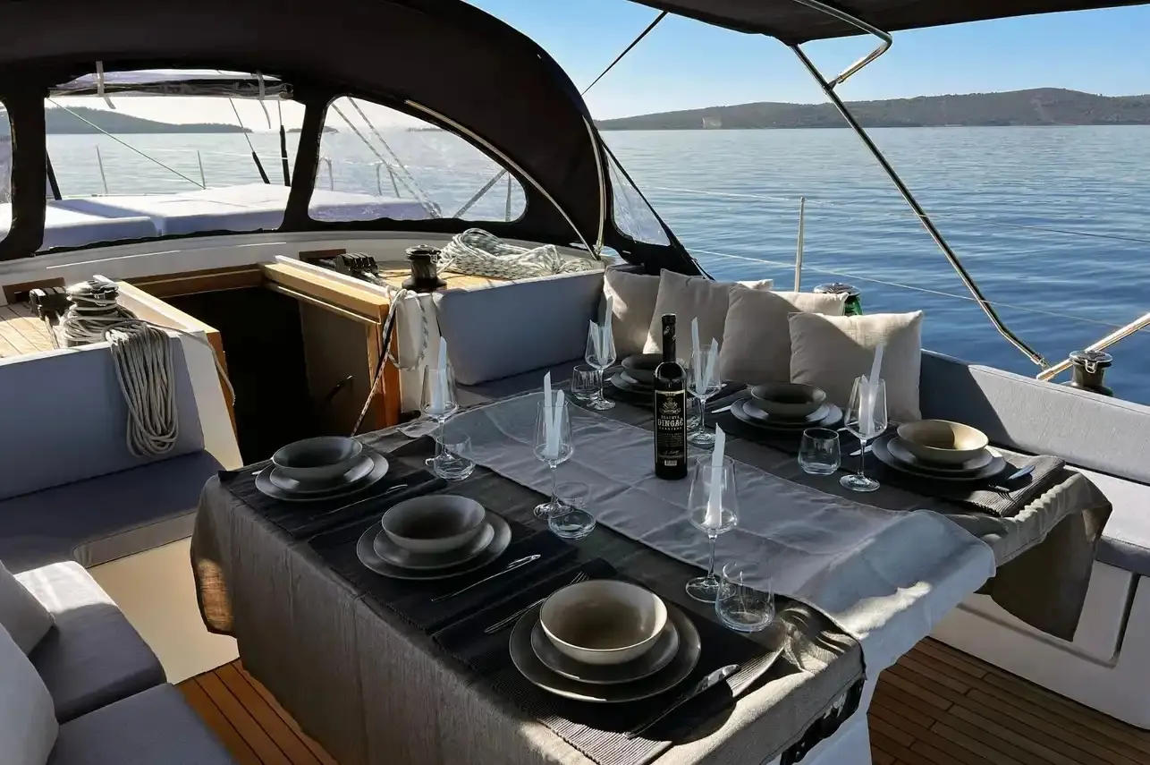 D&D Kufner 57 MARE VITAE — yacht photo 6