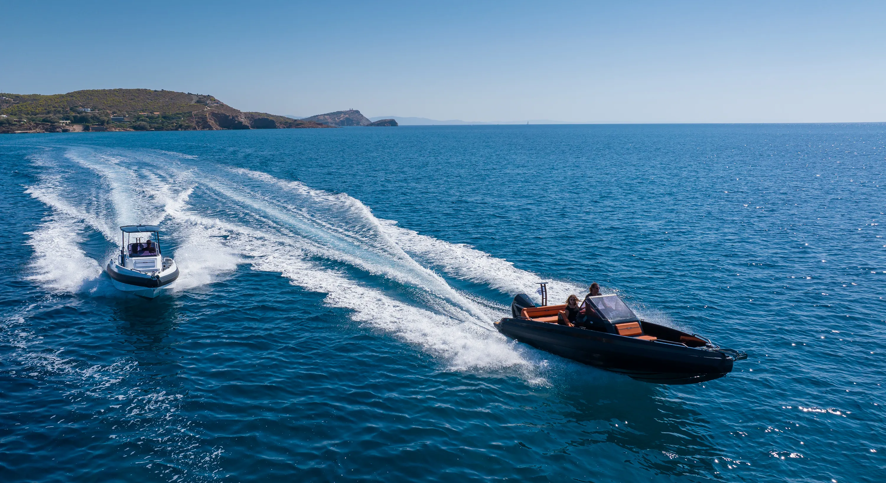 Motorboat Iron Bond — yacht photo 12
