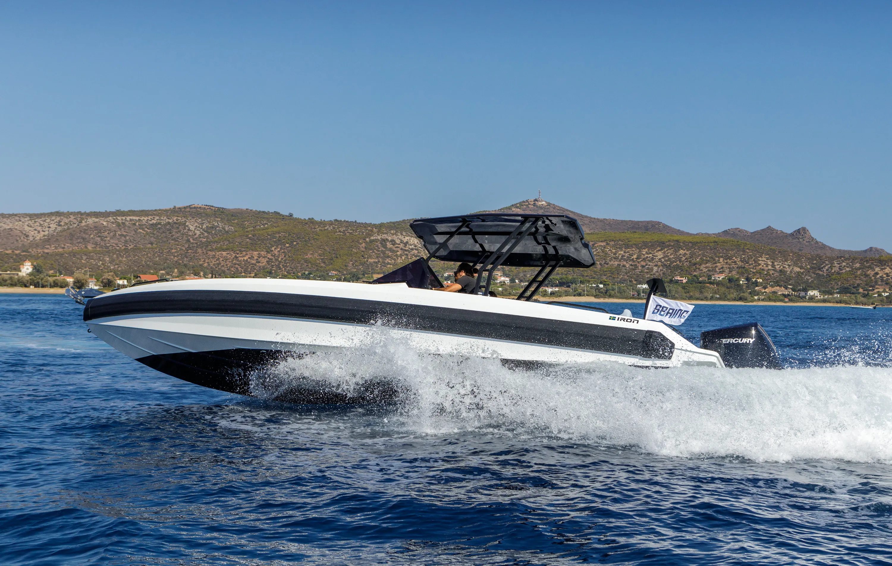 Motorboat Iron Hawke — yacht photo 17