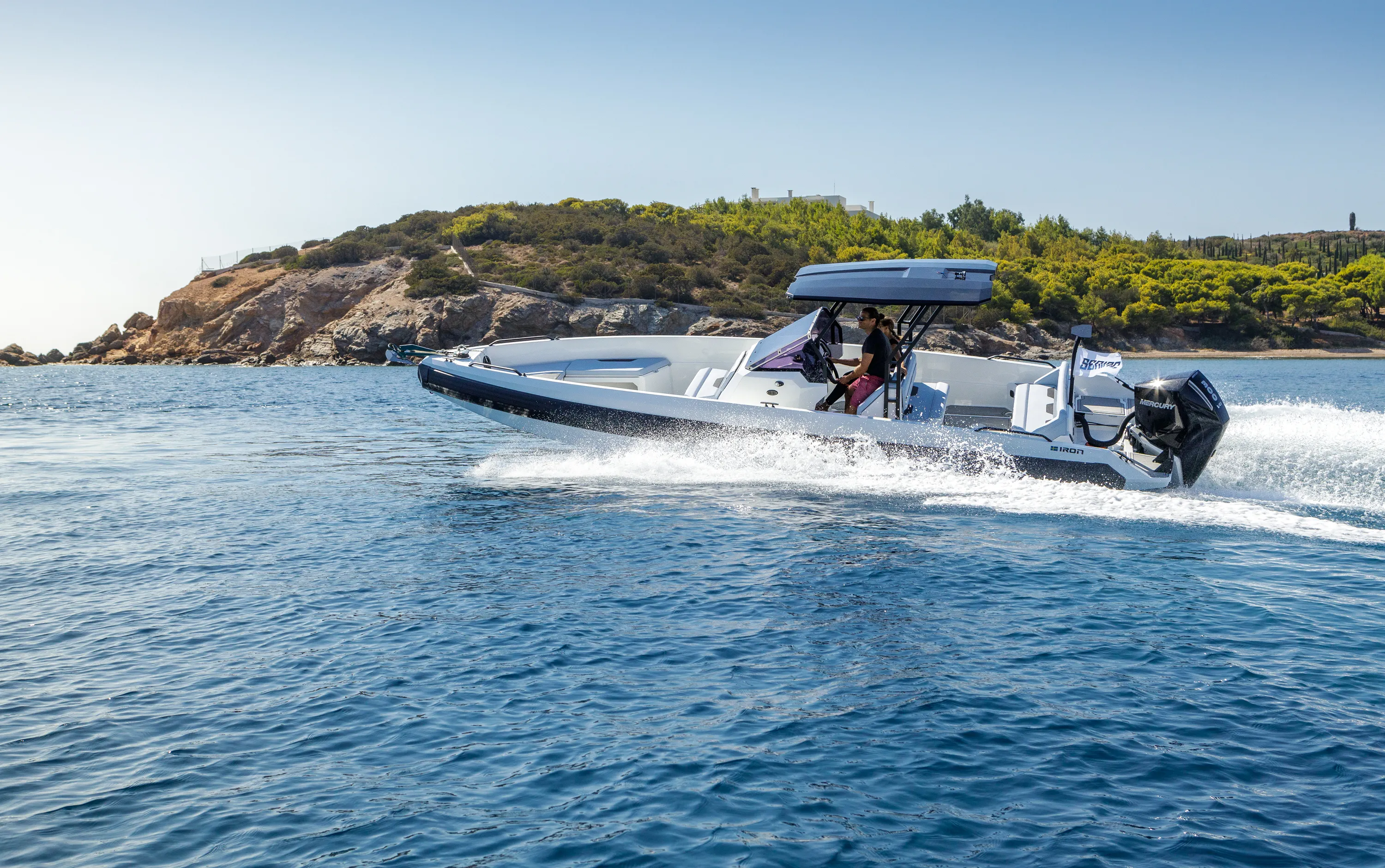 Motorboat Iron Hawke — yacht photo 21