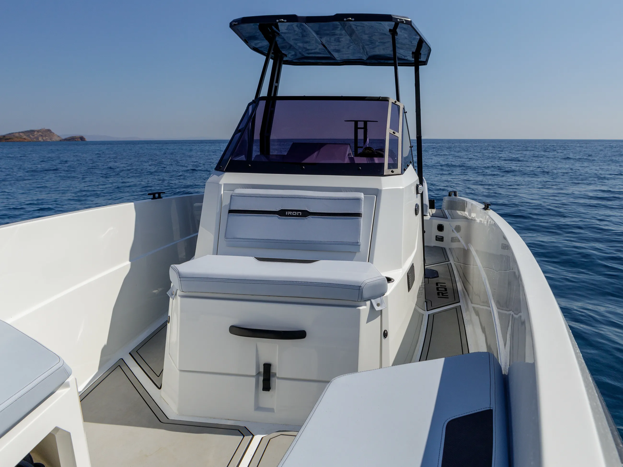 Motorboat Iron Hawke — yacht photo 19